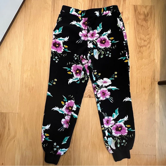 Express Ankle Joggers in Floral Print - Picture 1 of 3